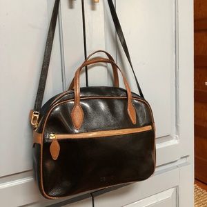 Desmo Handbag with remove-able shoulder strap